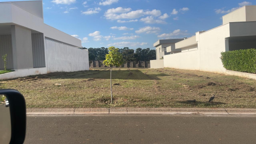 Terreno Condomínio à Venda no Iporã em Araçatuba/SP