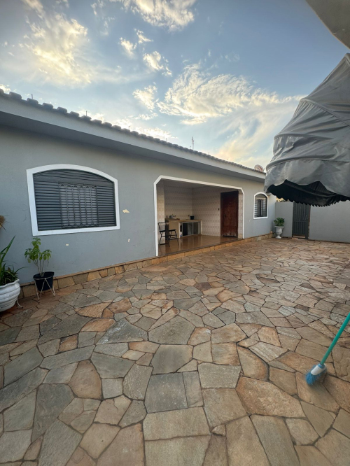 Casa à Venda no Paraíso em Araçatuba/SP