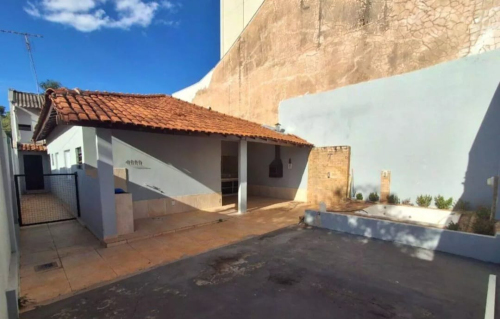 Casa para alugar ou venda no Centro em Birigui/SP