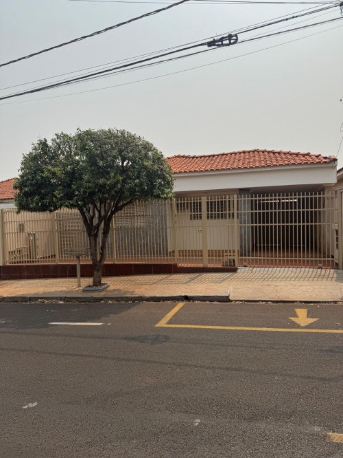 Casa à Venda no Parque Industrial em São José do Rio Preto/SP