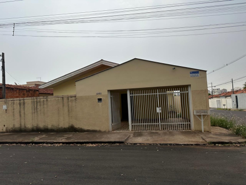 Casa para alugar ou venda no Umuarama em Araçatuba/SP