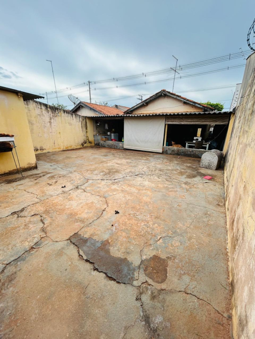 Casa à Venda no Conjunto Habitacional Etheocle Turrini em Araçatuba/SP